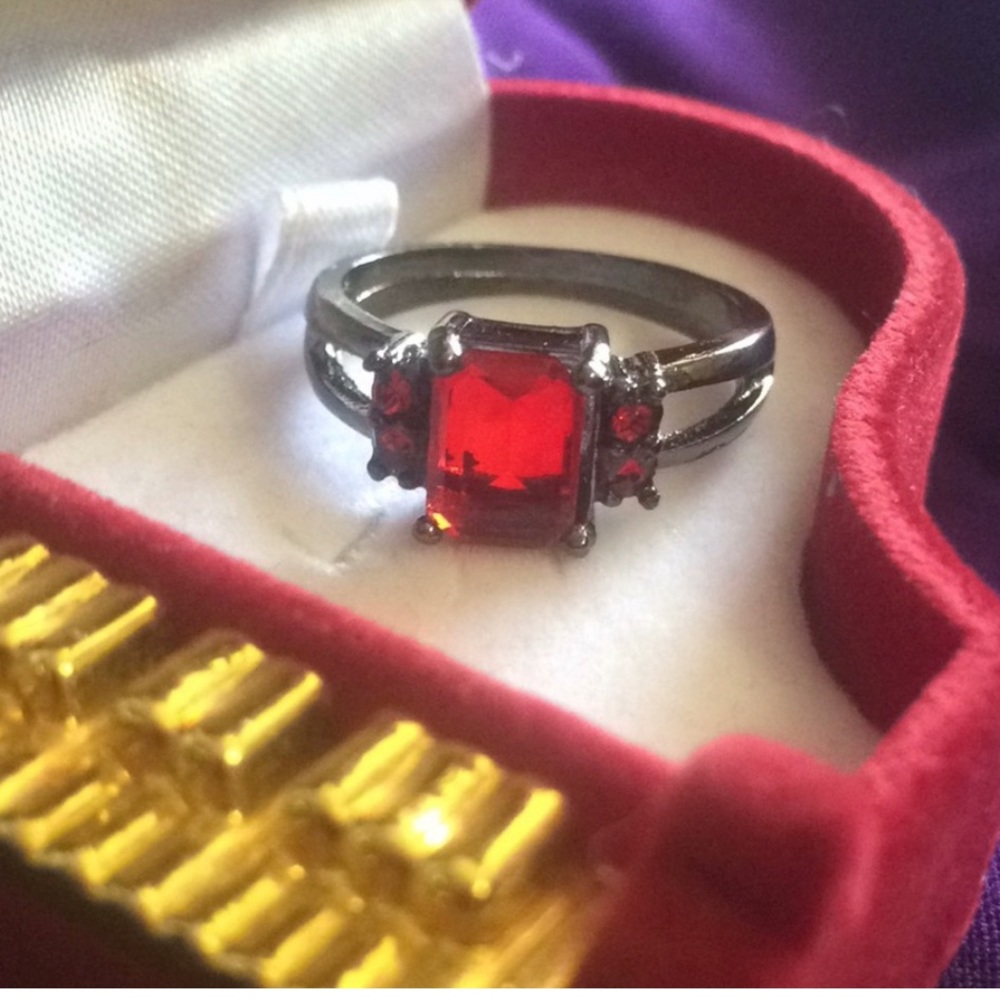 NWOT- Ruby Red Princess Cut Gemstone in a Black Gunmetal Setting. Size 8